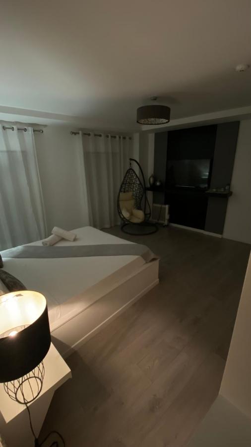 Brandao House Vandrarhem Caparica Exteriör bild