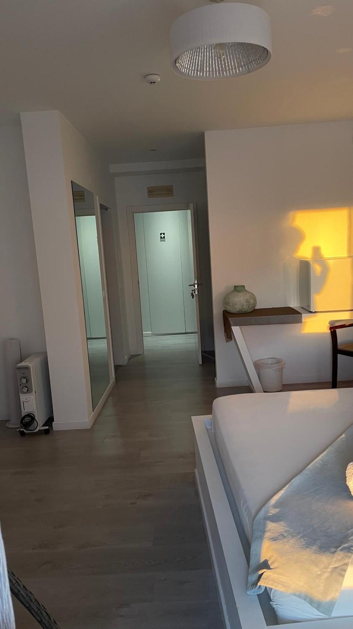 Brandao House Vandrarhem Caparica Exteriör bild